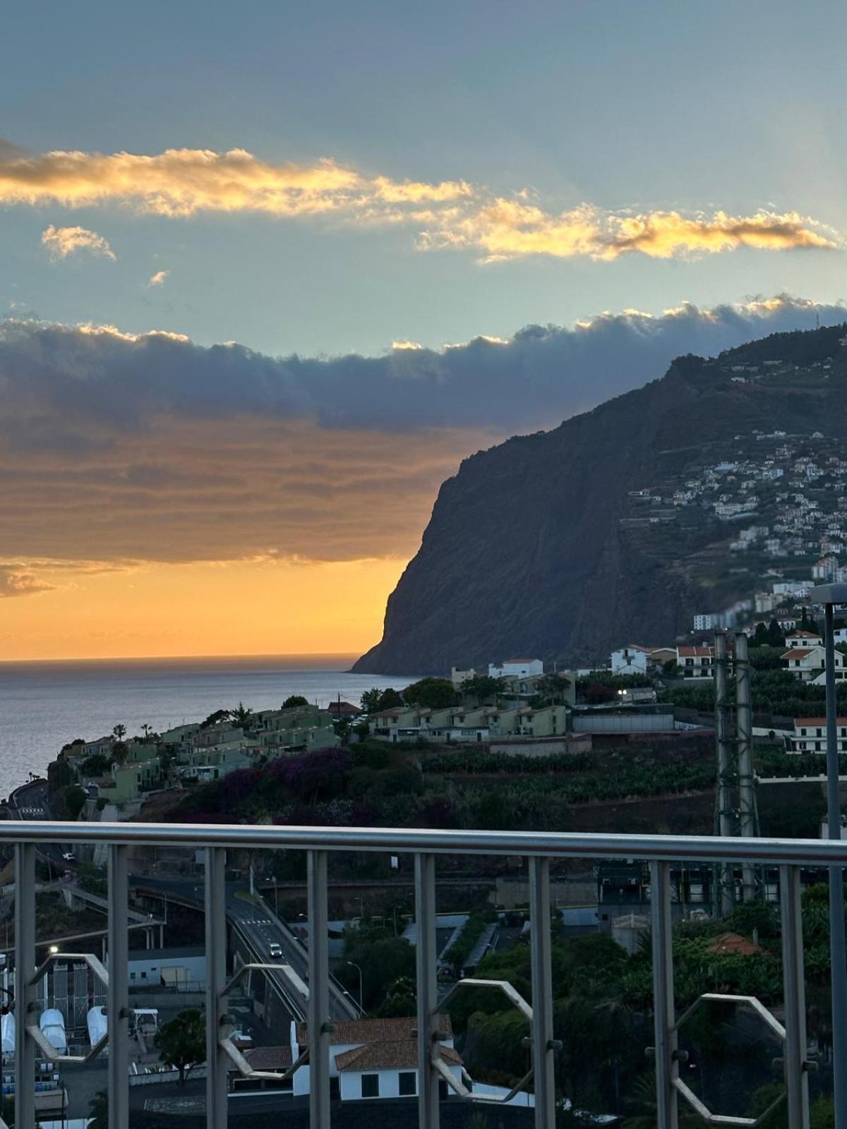 Oasis Suites - Funchal Buitenkant foto